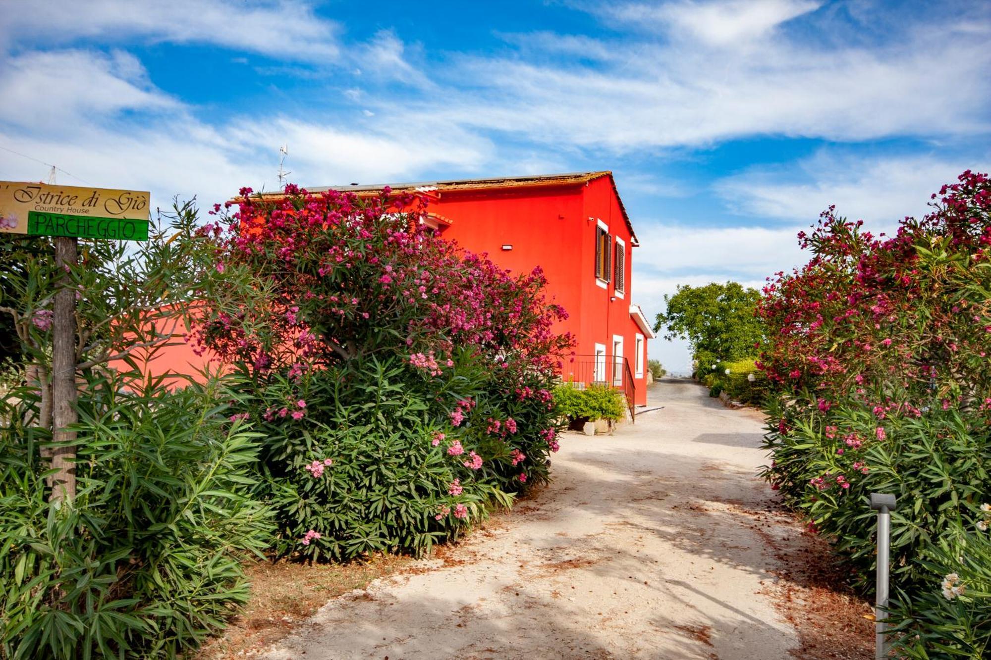Agriturismo L'Istrice Di Gio Монтальто-ді-Кастро Екстер'єр фото