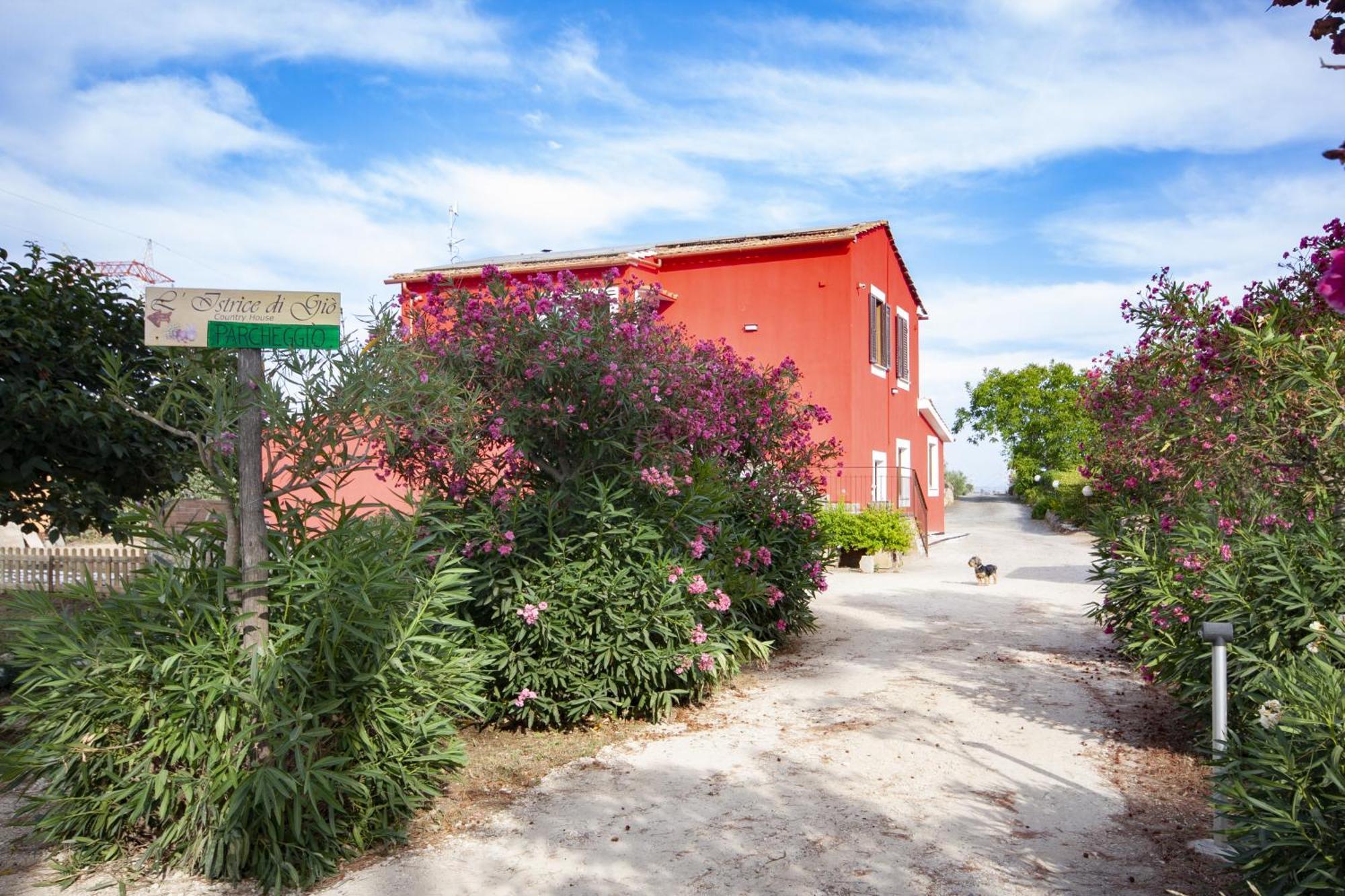 Agriturismo L'Istrice Di Gio Монтальто-ді-Кастро Екстер'єр фото
